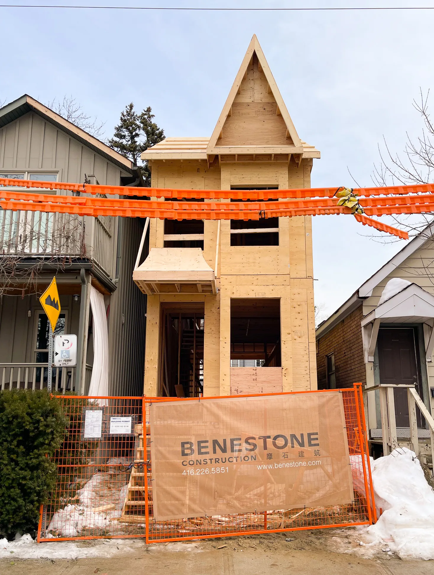 Dundas & Coxwell — photo 3
