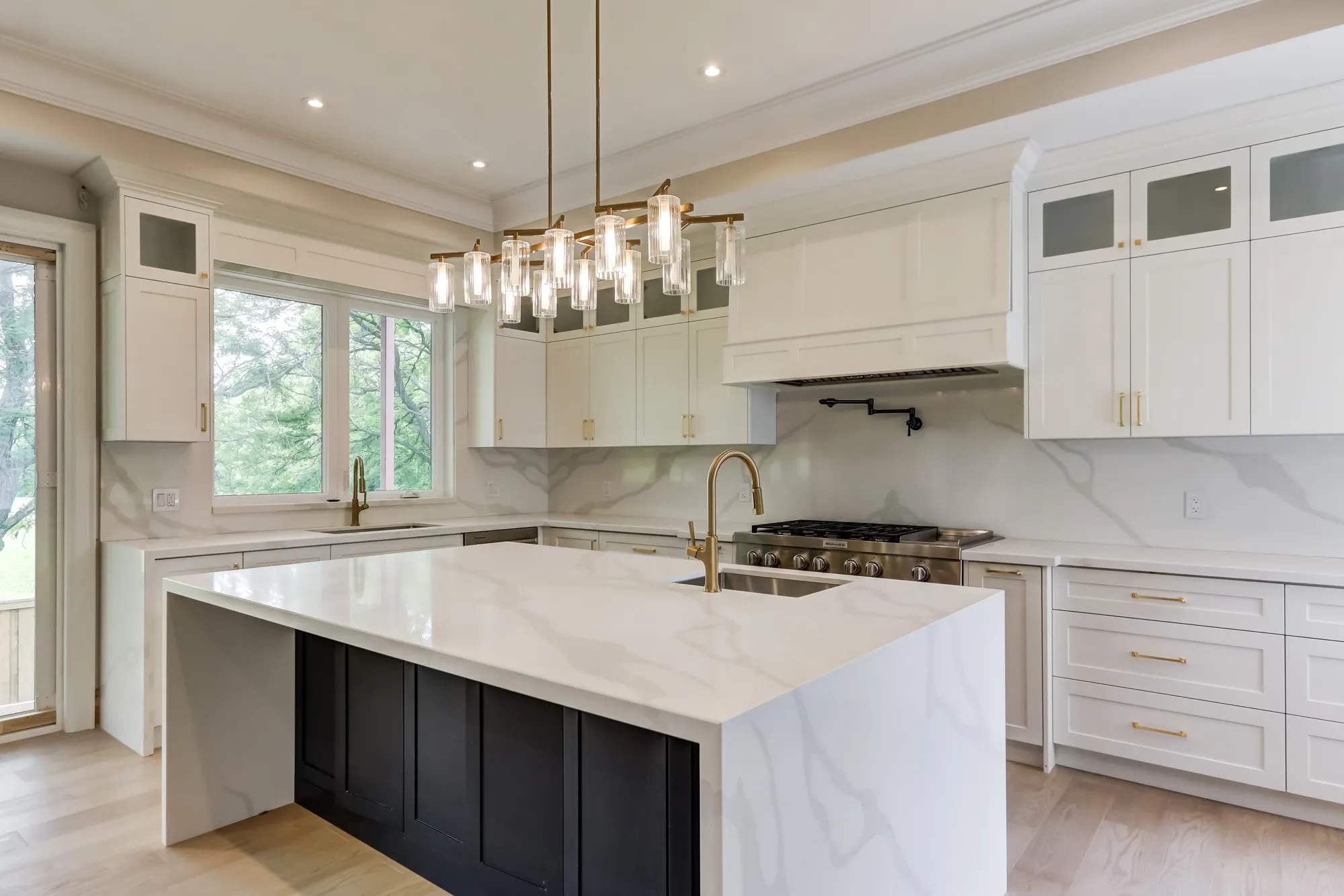 Leslie & Sheppard — North York